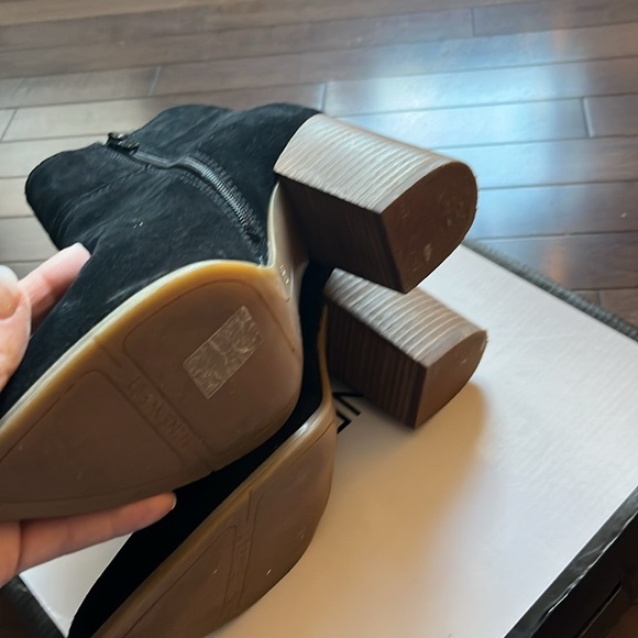 Nine West Suede ankle bootie (hoffleno) with chunky heel size 9 - Picture 6 of 7